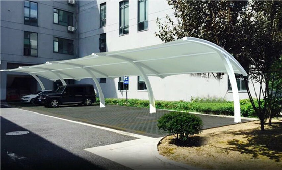 膜結構停車棚