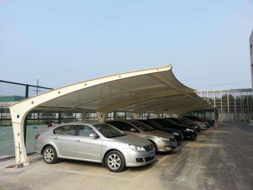 膜結(jié)構(gòu)汽車停車棚_張拉膜車棚