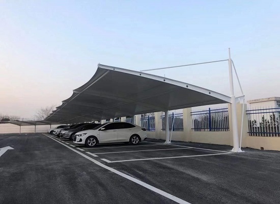 膜結構停車棚