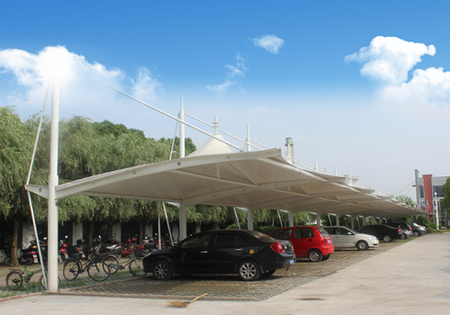 停車場搭建膜結(jié)構(gòu)材質(zhì)的停車棚