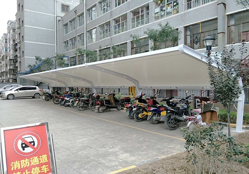 鋼膜結(jié)構(gòu)電動(dòng)車棚雨棚