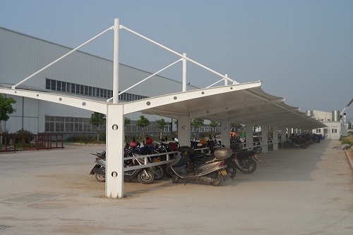 鋼膜結(jié)構(gòu)電動(dòng)車停車棚